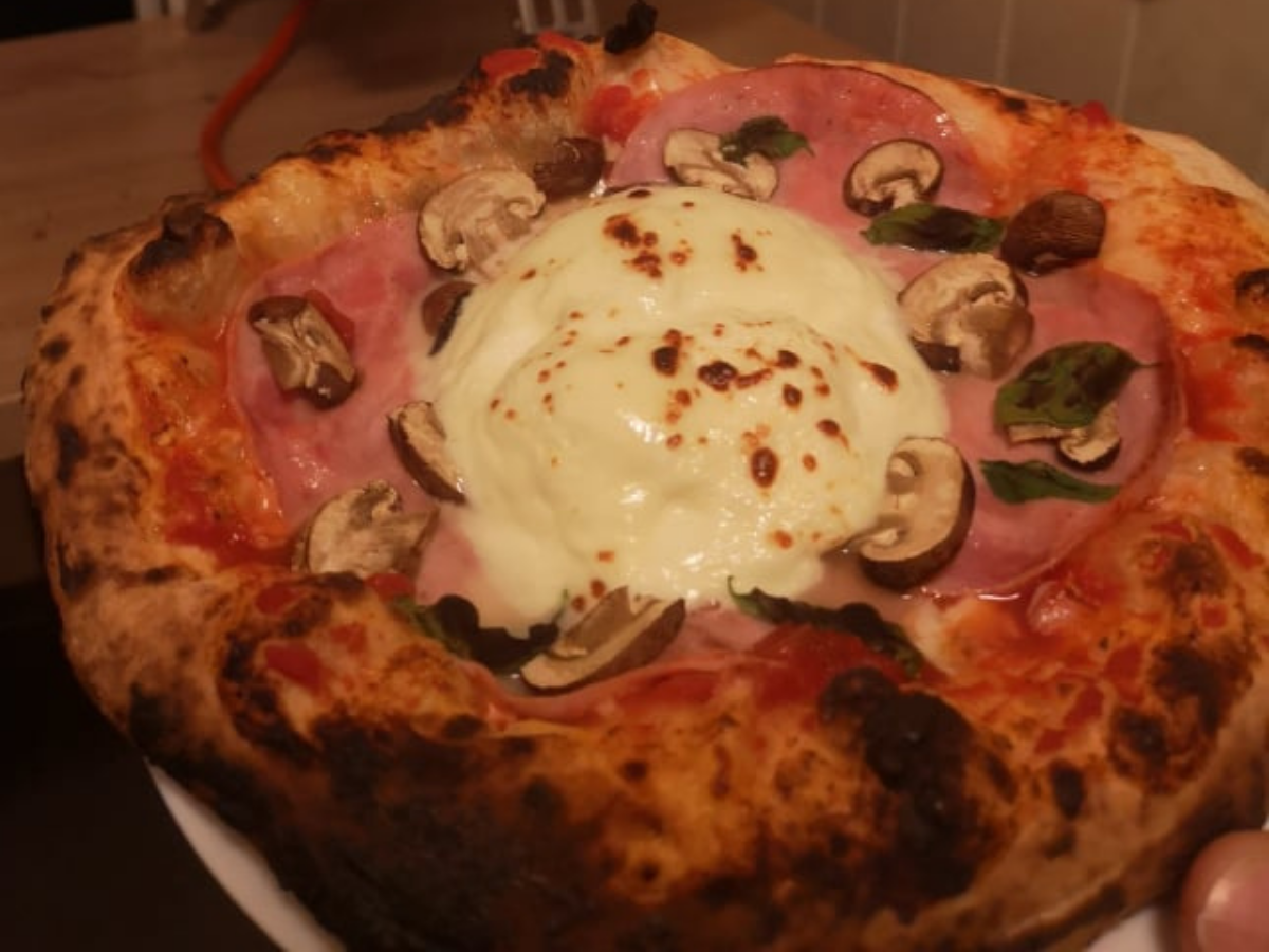Pica su burrata sūriu - Pizza Shop